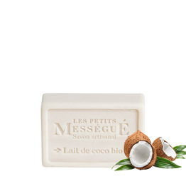 Savon au lait de coco bio Un voile de douceur exotique pour la peau.